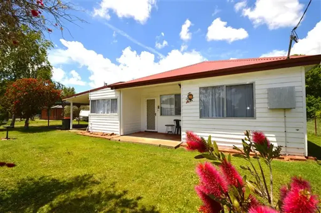 Guyra 2ਬੈੱਡਰੂਮ Smart Country Investment Opportunity — Charming 2 Bed, 1 Bath Cottage