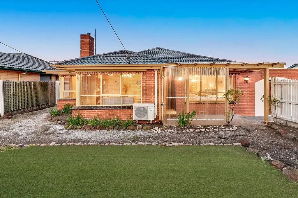Springvale South 3房  The Brief: Family Home Close to School and Shops