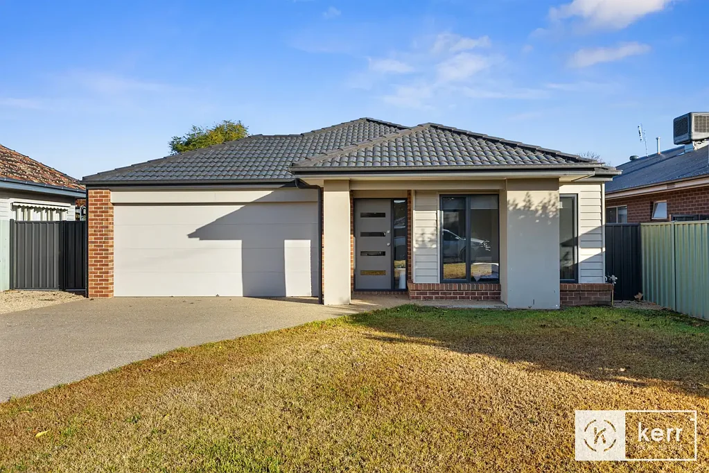 Cobram 4 Bedroom An Entertainer's Dream: Modern Living Redefined