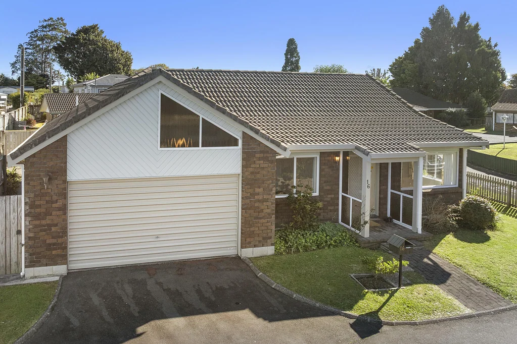 Papakura 2 Slaapkamer RESERVE SET! This Home Must SELL!