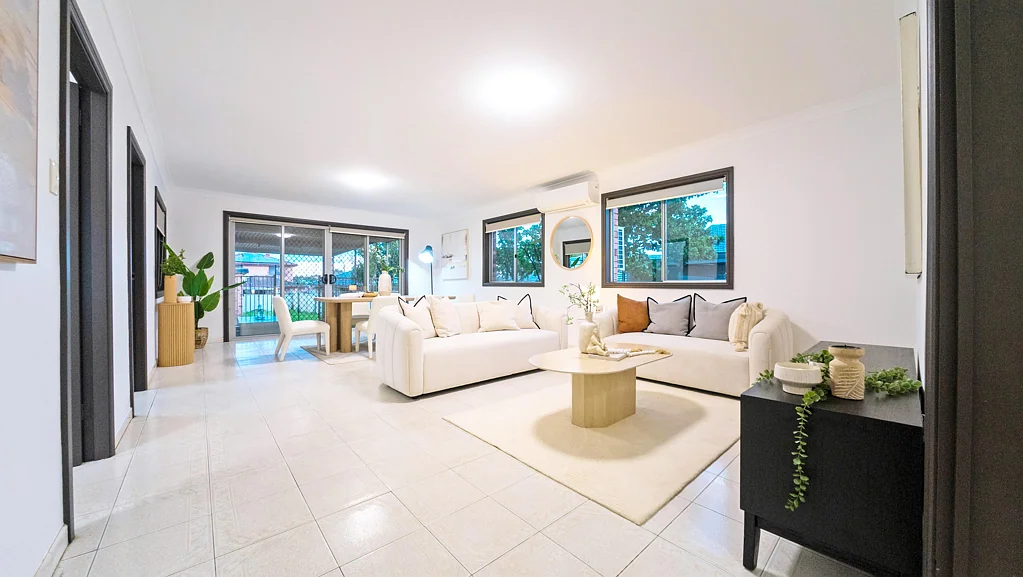 Greenacre 5房 宽敞5卧室家庭港湾，极致娱乐与停车空间 Spacious 5-Bedroom Family Haven with Ultimate Entertaining & Parking