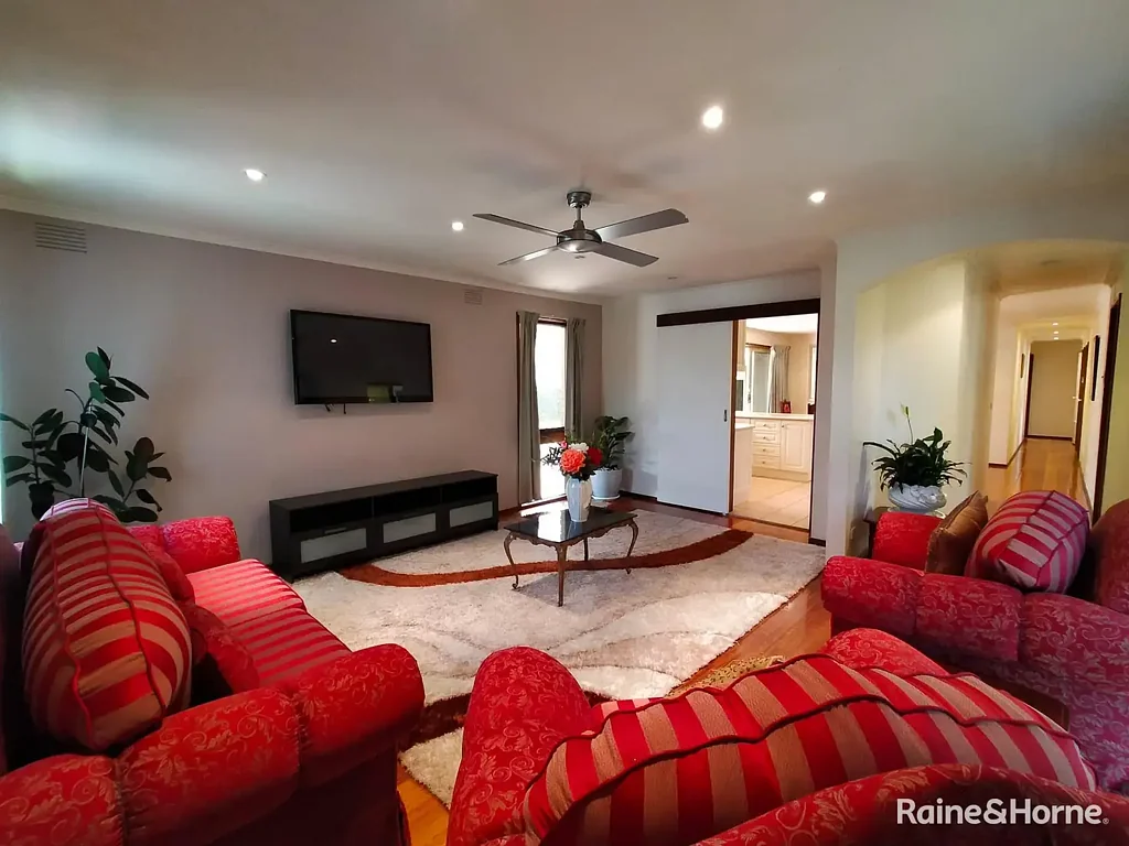 Fully Furnished Spacious Family Home close to Uni & Uni hill