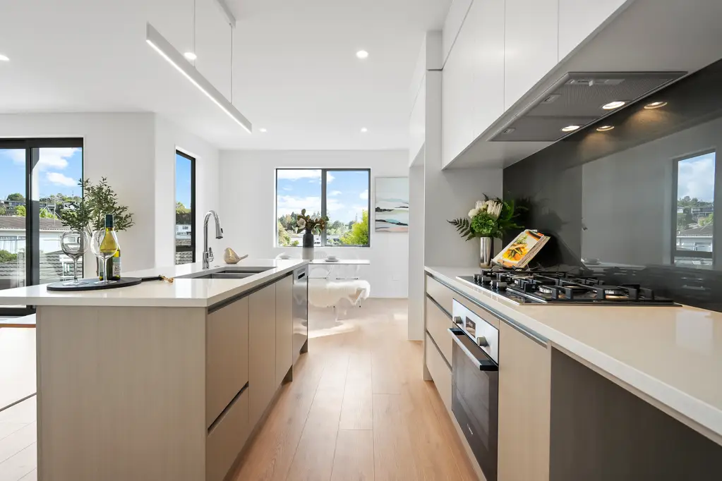 Browns Bay 5Moenga Spacious Brand-New Home in Rangi Zone