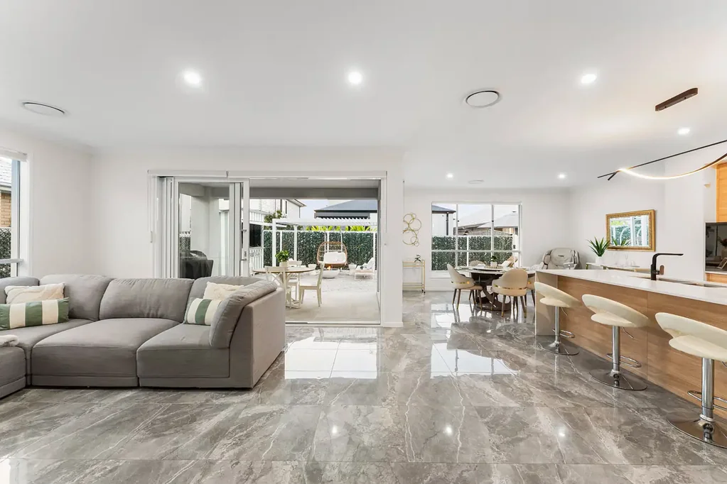 Nerang 4 Bedroom Lake House Living | Exclusive Waterfront Luxury in Riverina