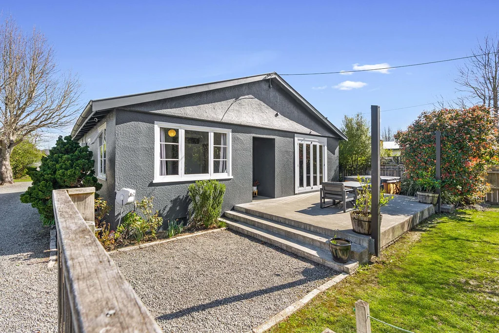 Greytown 2房  Top Location Packed with Potential