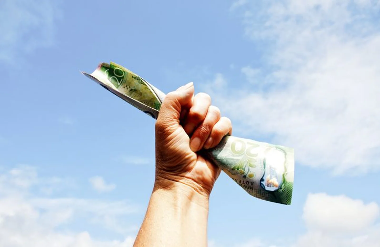 速度自检!第一笔生活成本补贴下周一将发放,仍有16.4万人信息缺失