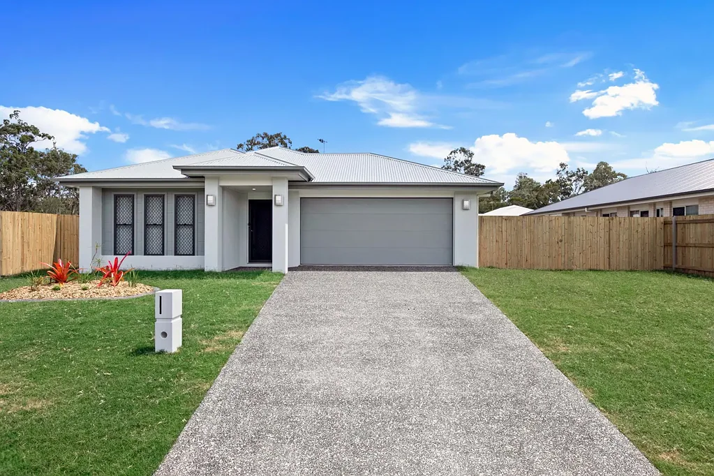 Modern Coastal Living - Stunning 4-Bedroom Home Near the Beach