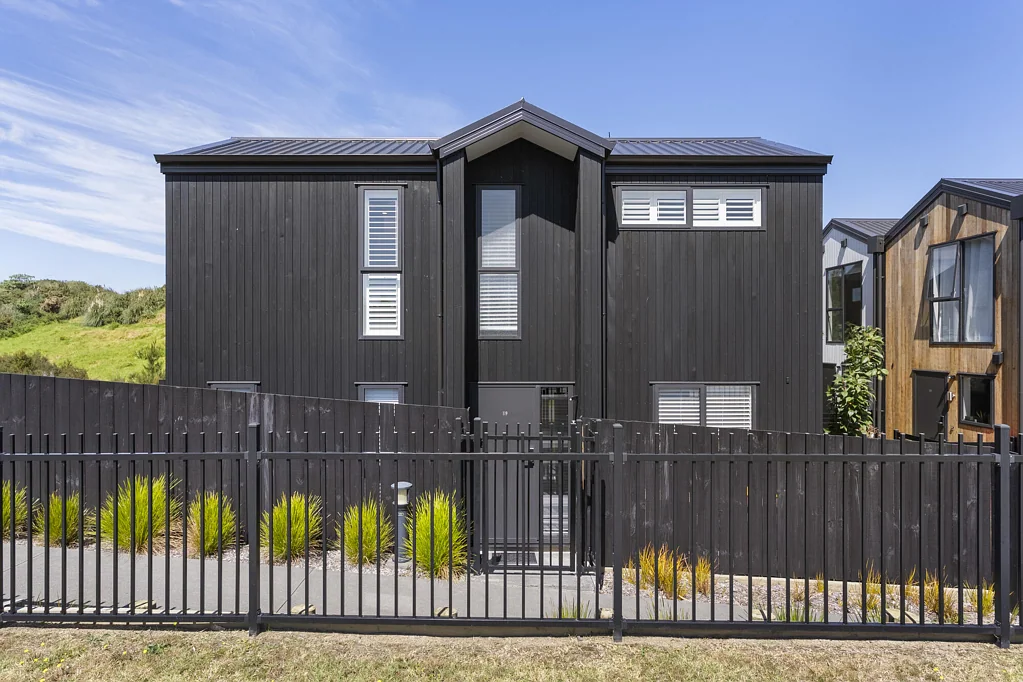 Beachlands 2침실 Best Value in the Market - Freehold & Modern