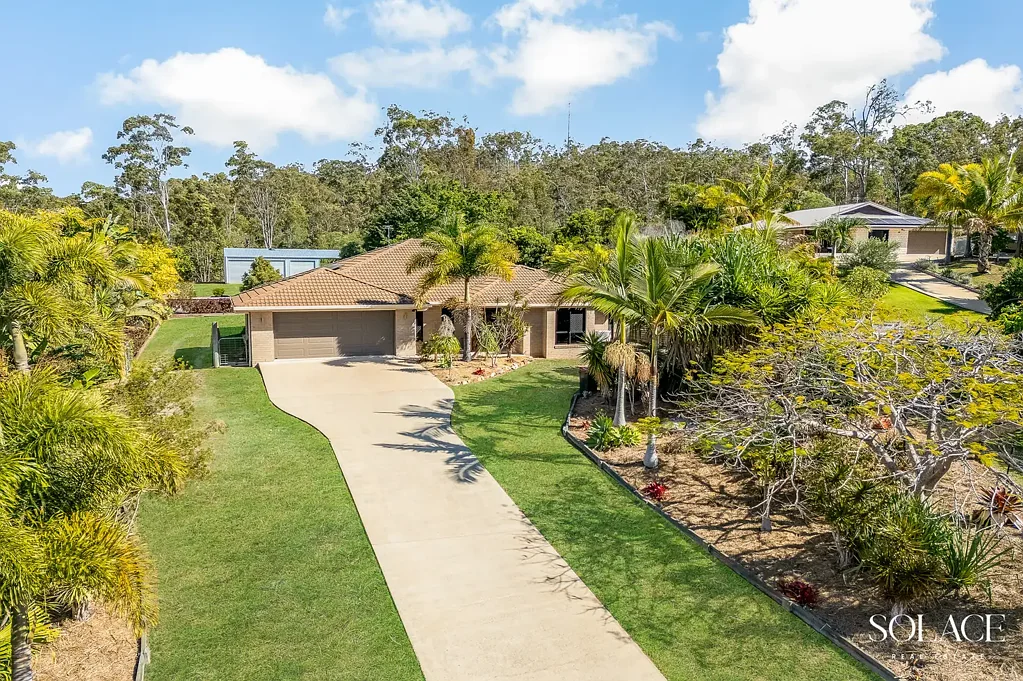 Benaraby 5Zimmer Luxury Family Living on 1 Acre with Shed & Space for Your Dream Pool