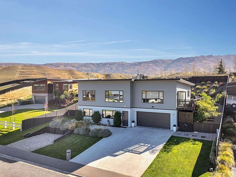 Cromwell 4房  Elegant Family Home with Spectacular Outlook
