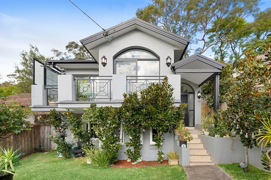 Chatswood 4房 Chatswood 便利地段的宽敞家庭生活空间 Spacious Family Living in a Convenient Chatswood Setting