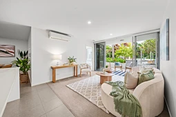 1104/6-8 Waterford Court, Bundall