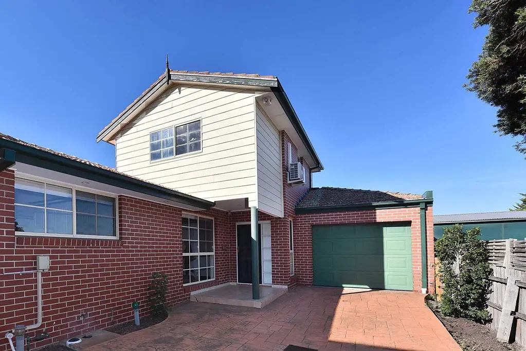 Indoor Outdoor Alfresco Home in a Great Location