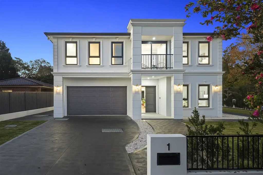 North Turramurra 5બેડરૂમ Manor-inspired grandeur, brand new designer home with custom details