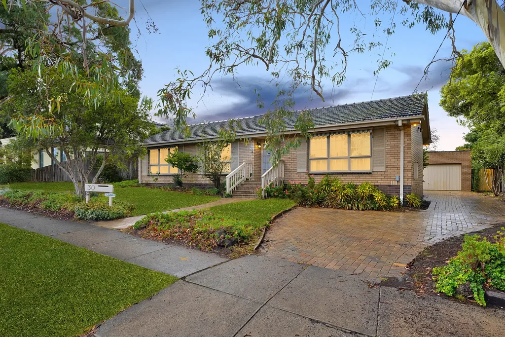 Glen Waverley 5房 双居住区域 优雅住宅 729sqm地块 STSA名校区 地暖空调 储物丰富 步行商圈 车站便捷 HOMELY AMBIENCE IN GLENDAL PRIMARY AND GWSC ZONES