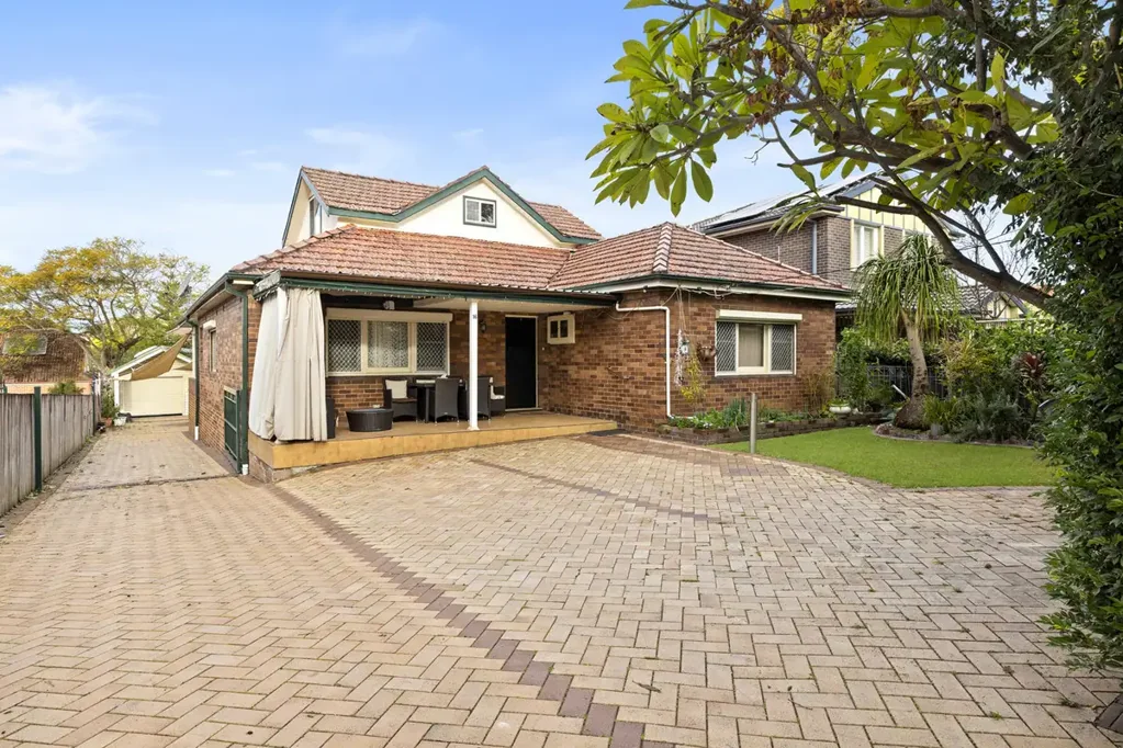 Croydon 7Kwarto Exceptional 742sqm Opportunity with Endless Potential