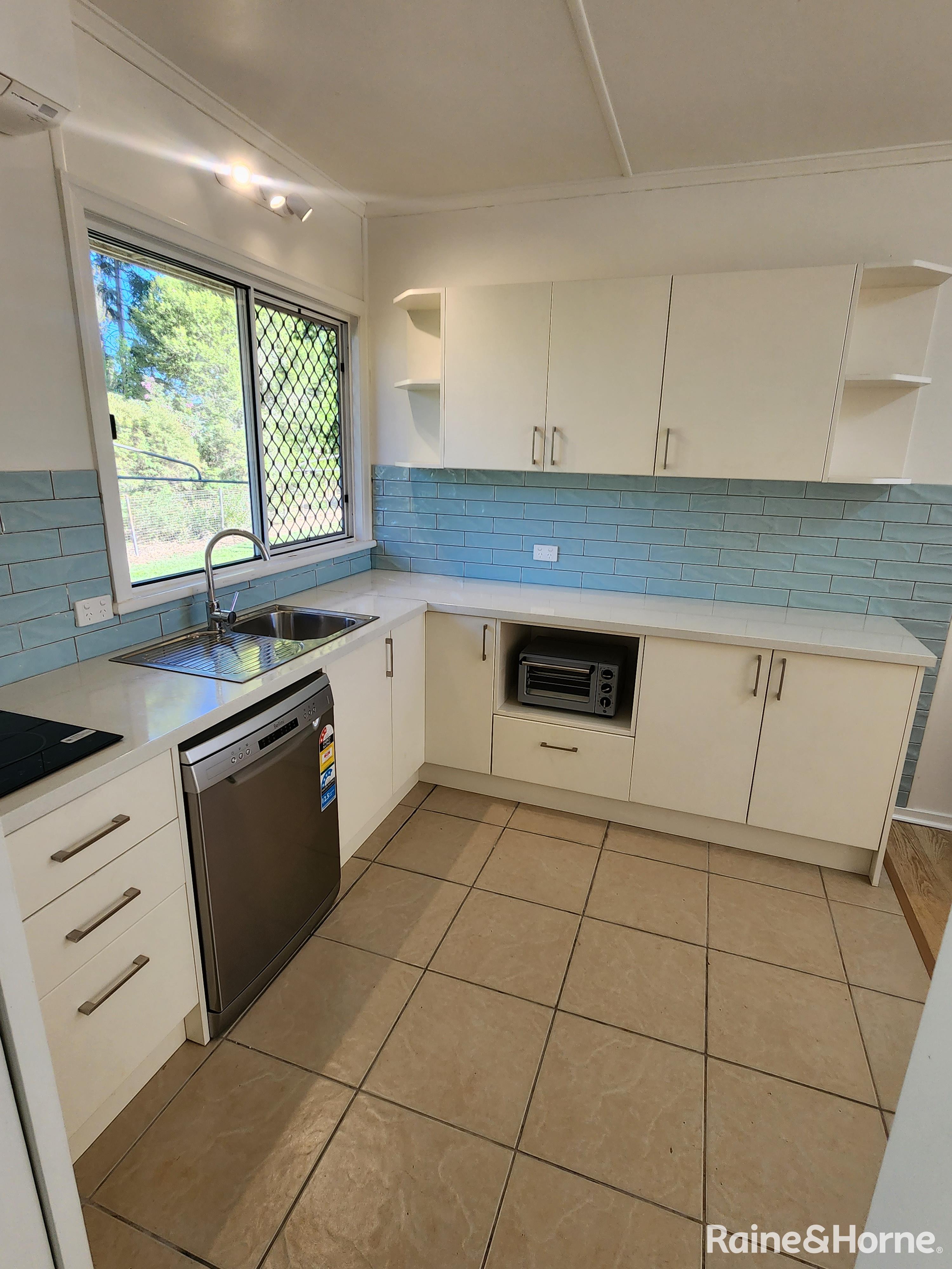 UNIT 1 12A JAMES ST, KINGAROY QLD 4610, 0房, 0浴, House