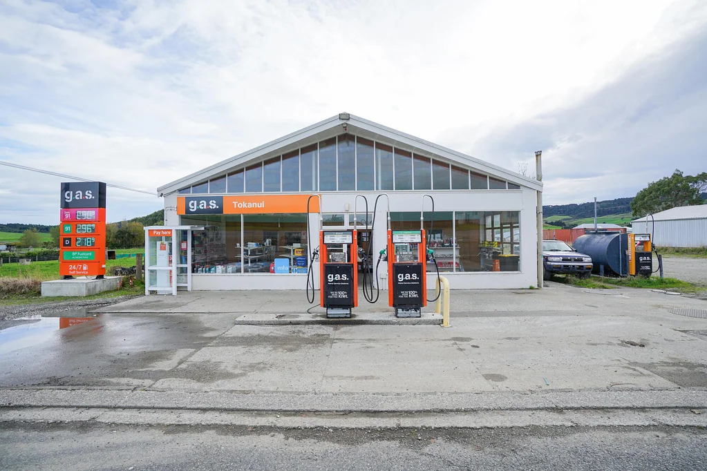 Tokanui TOKANUI SERVICE CENTRE + LAND AND BUILDINGS