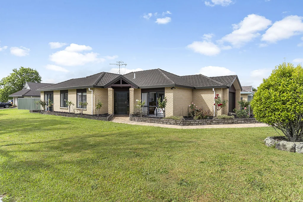 Wattle Downs 3chambre Stunning Family Home in Wattle Downs!