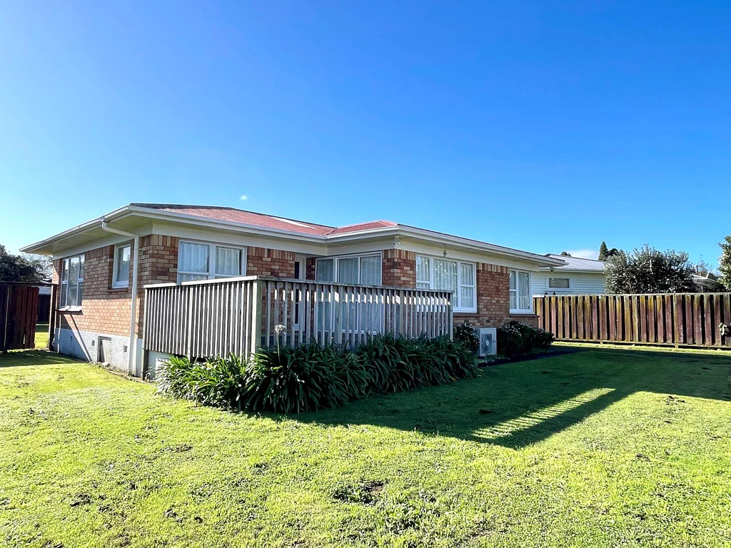 Papakura 4房  No mucking around — this one is seriously for sale