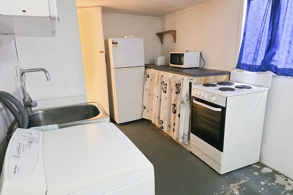 Self contained studio. Rent includes all utilities. Private courtyard