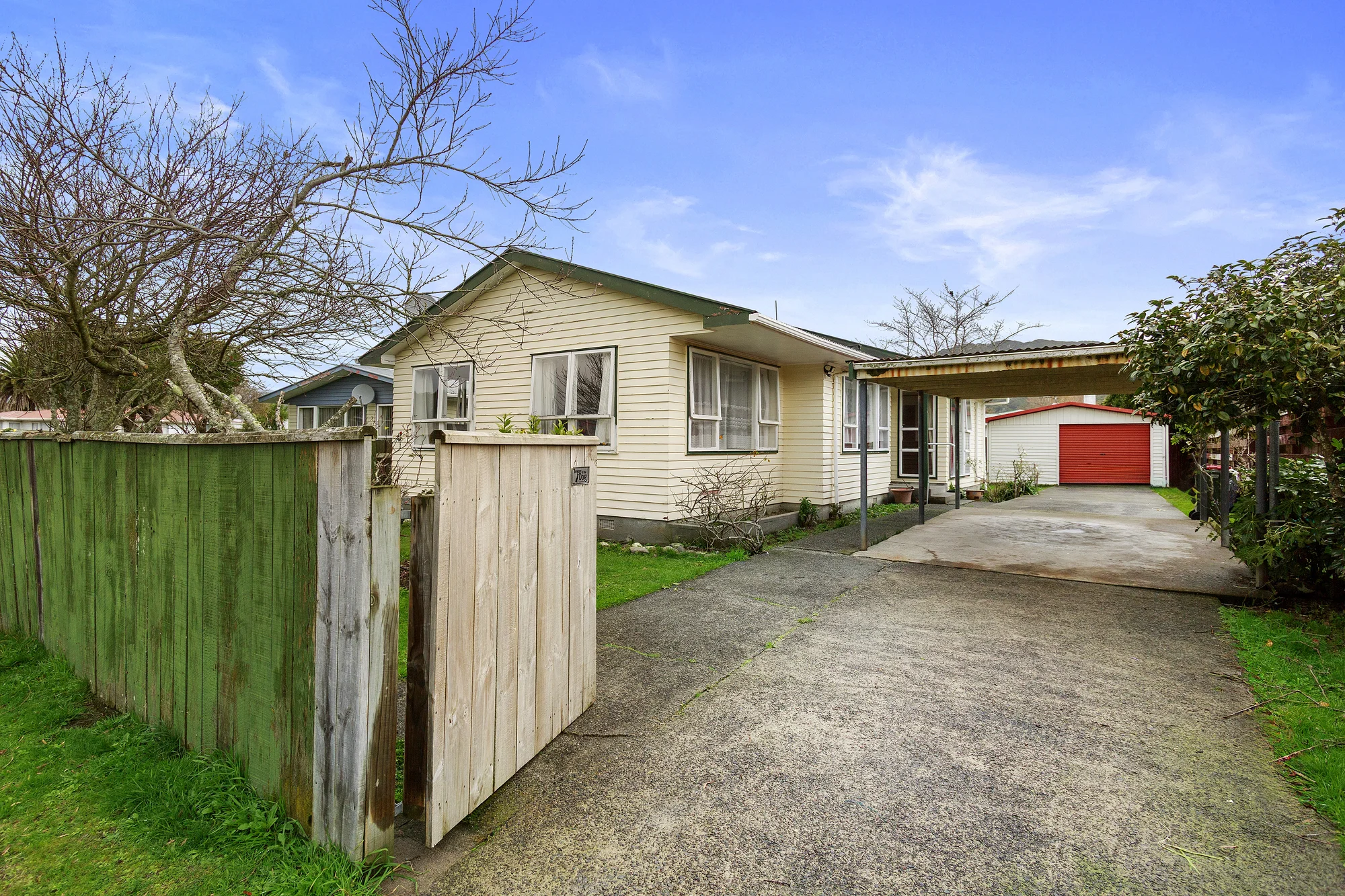 Wainuiomata 3غرفة نوم Potential and Possibility in a Parkway Location
