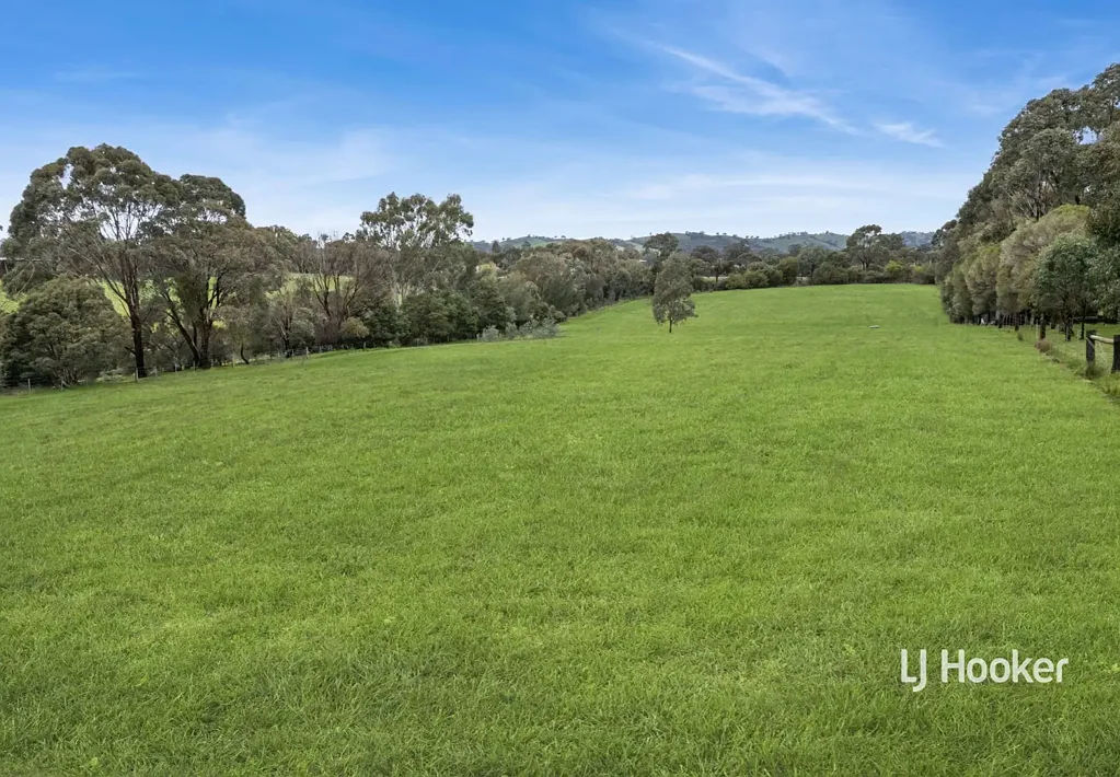 Broadford Rare Lifestyle Opportunity on 1.9 ha (4.7 Acres Approx.)
