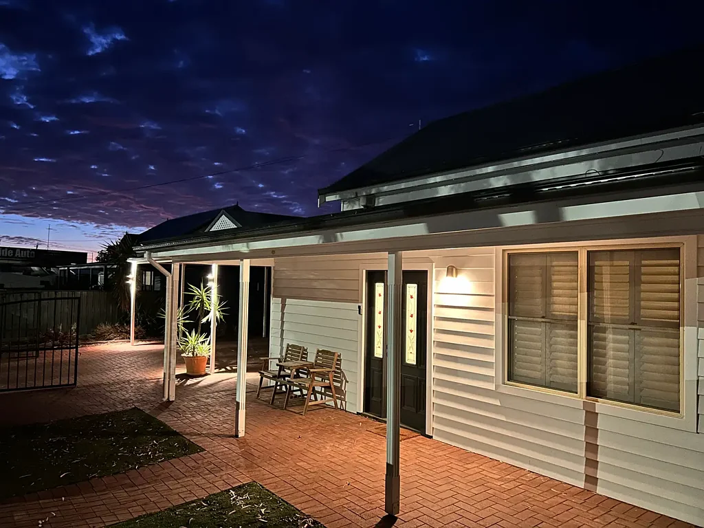 Broken Hill 3ਬੈੱਡਰੂਮ FOR THE HOME ENTERTAINER