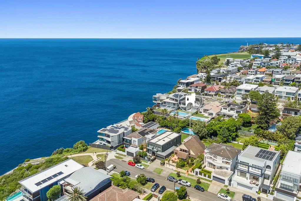 Dover Heights 4 Slaapkamer Level Land, Oceanside Residence Set Over 700sqm With An Over 15m frontage.