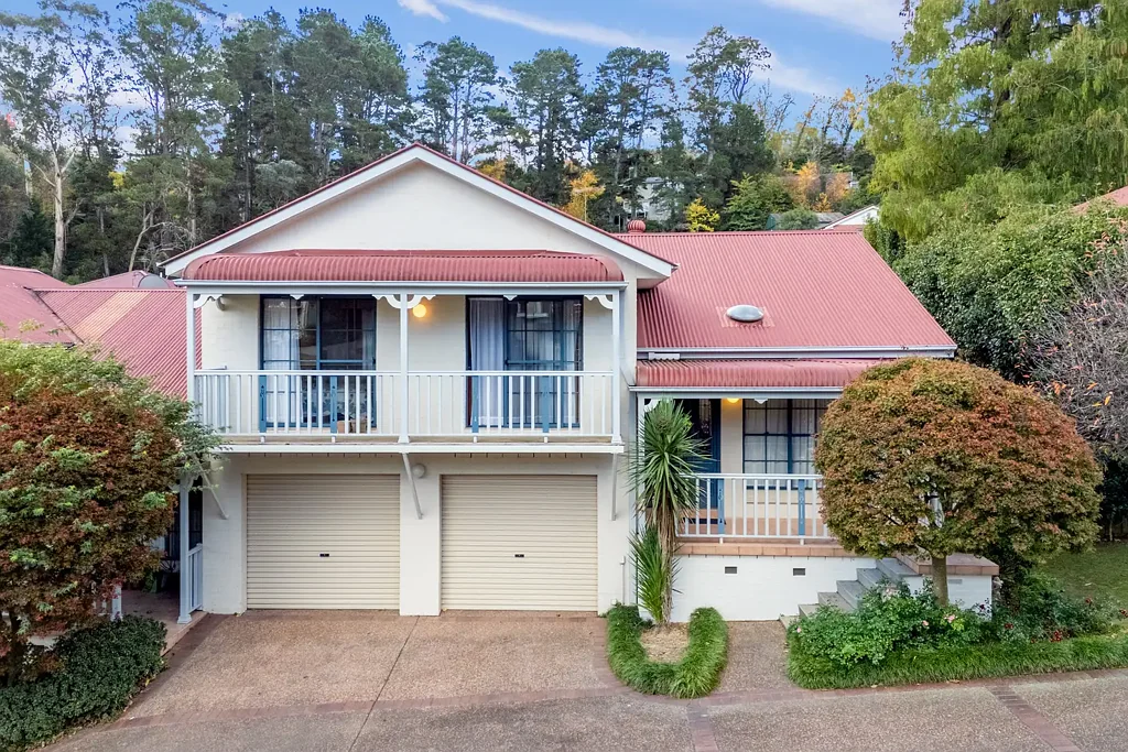 Leura 3房  Spacious Townhouse Living in the Heart of Leura