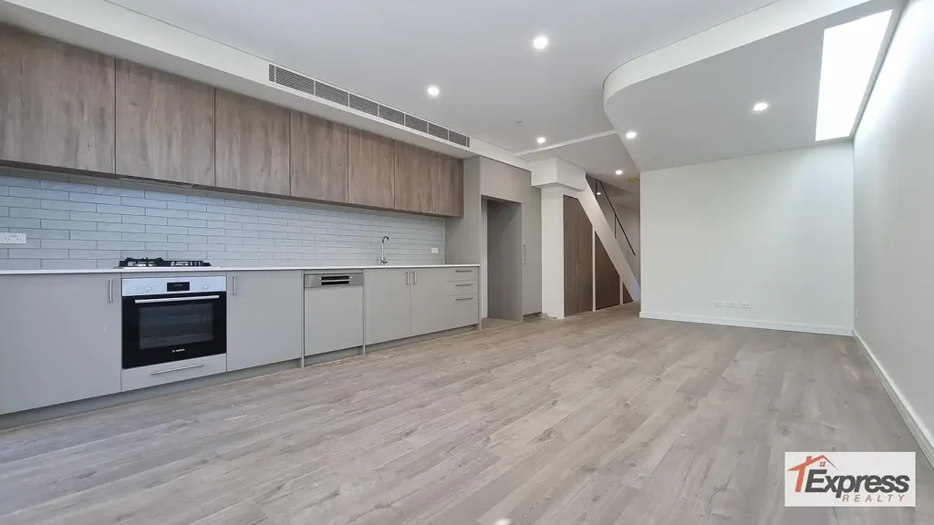 FOUR BEDROOM DESIGNER SPLIT LEVEL APARTMENT