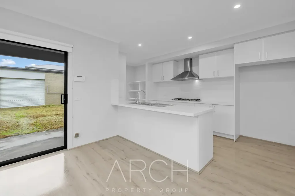 Townhouse opposite the park!