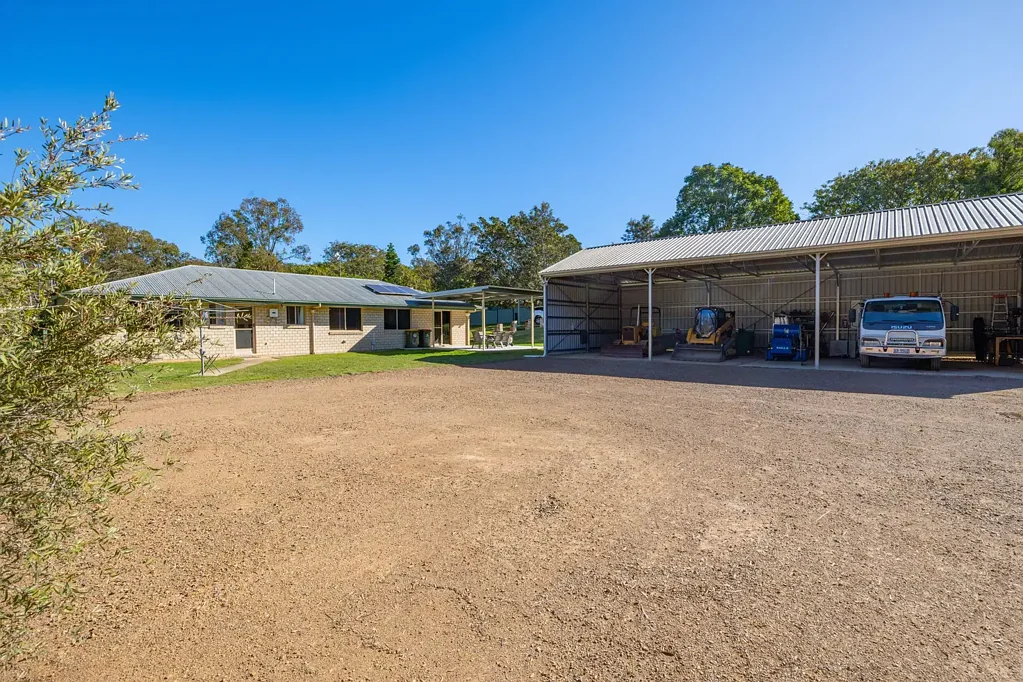 Ellesmere 4Kwarto Brick Home, Big Shed On 7 Acres