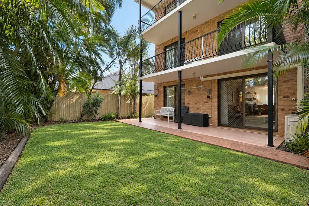 Ascot 2कमरा Ground Floor Residence in Tightly-Held Complex