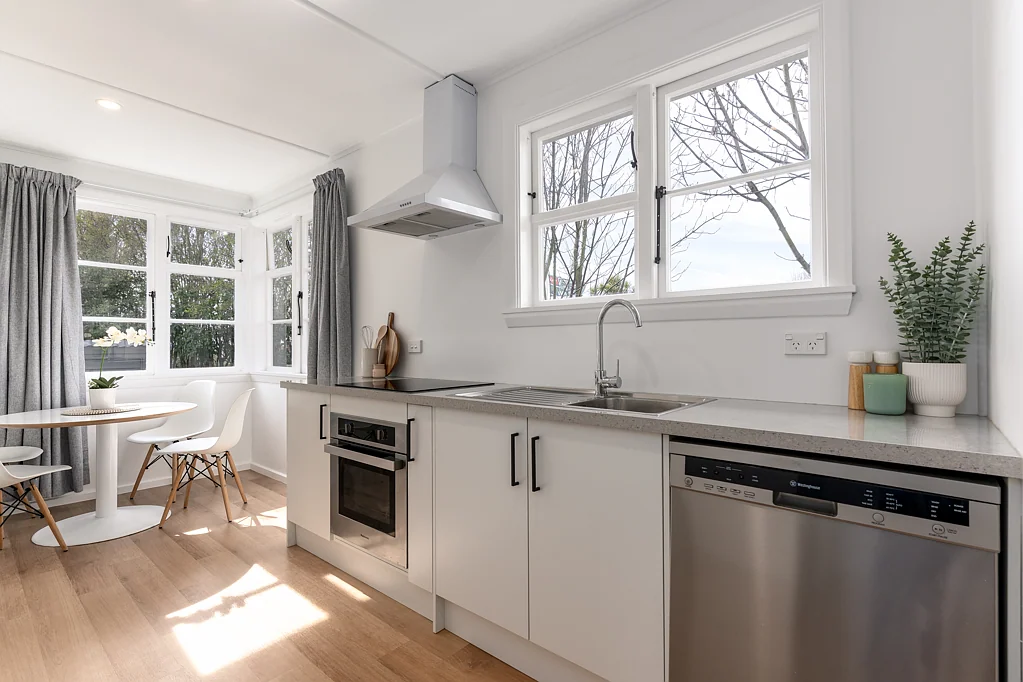 Woolston 3Zimmer Stylishly Renovated and Must be Sold!