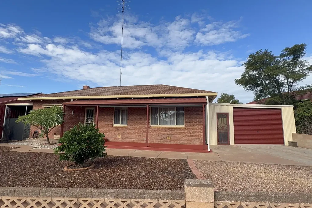 Fully Furnished 3 bedroom home