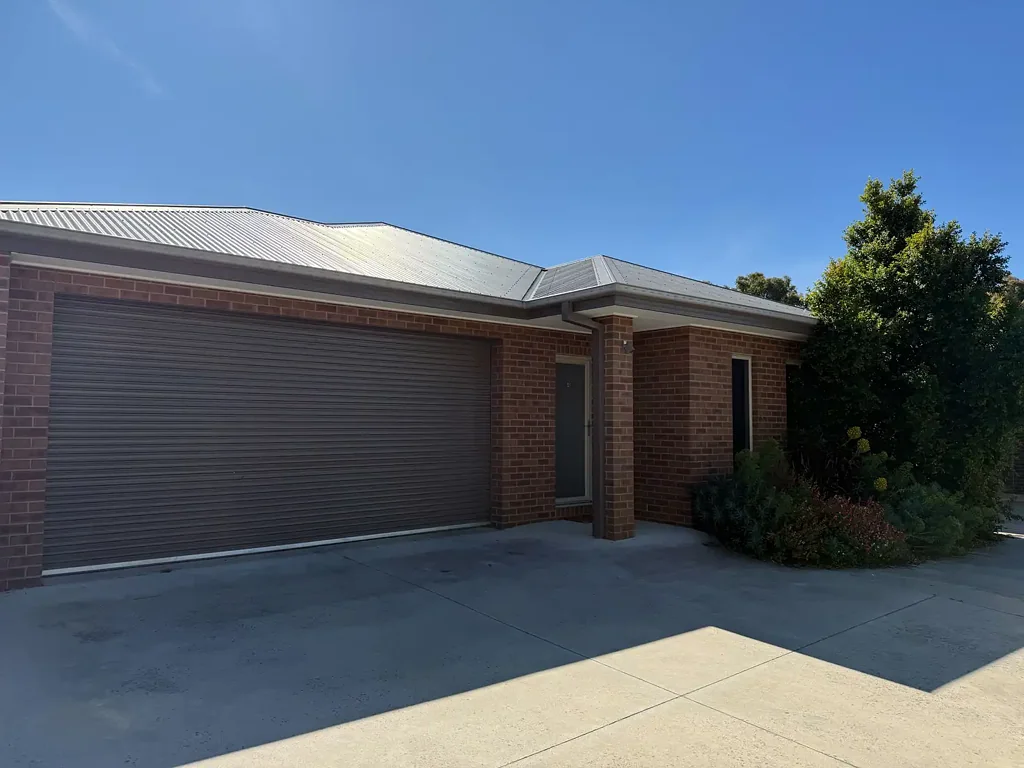 Modern & Low-Maintenance Living in 'the heart of Golden Square