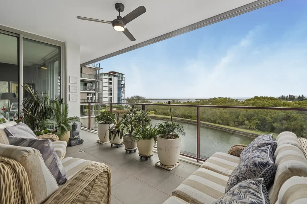 Paradise Point 2 Slaapkamer Panoramic Views,  Exceptional Space,  Effortless Living + Additional Family Room!
