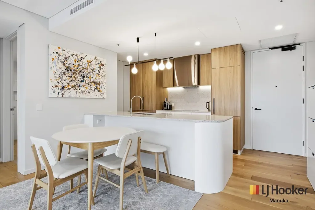 Griffith 2Zimmer Contemporary Parkside Apartment with Premium Finishes