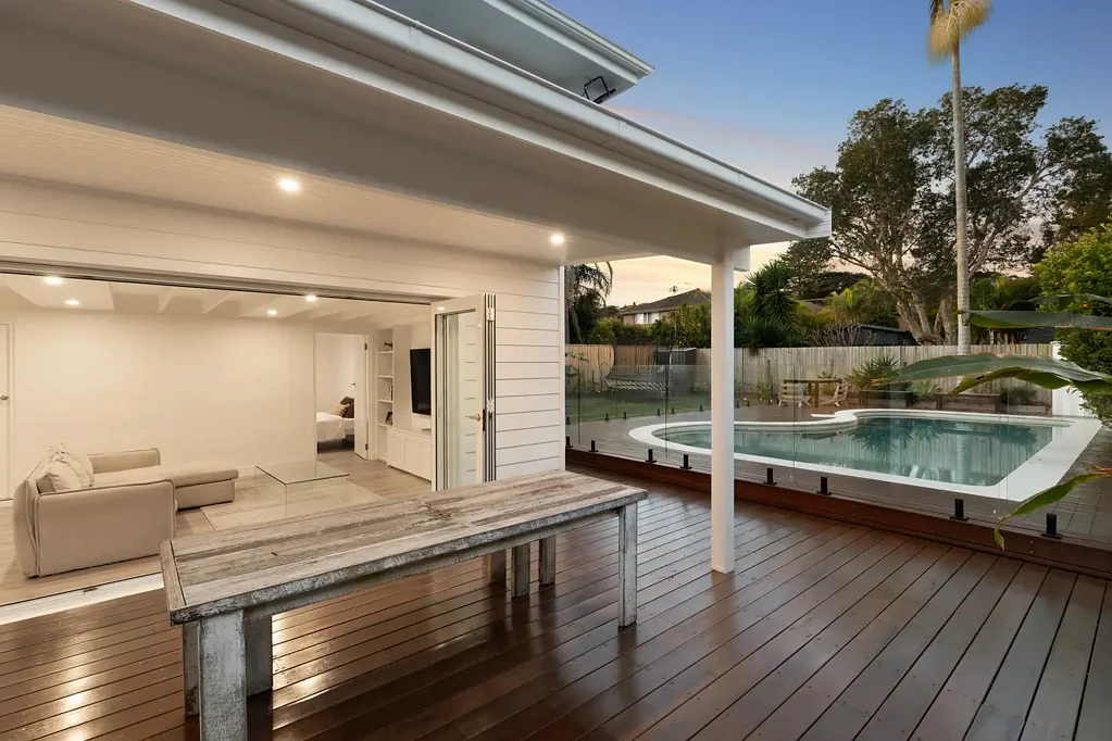 Dee Why 4બેડરૂમ 4-Bedroom Family Home with Pool on 560sqm of Level Land