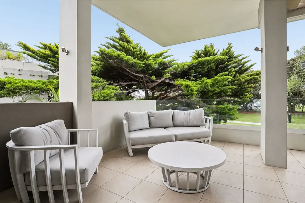 LUXURY PENTHOUSE WITH PRIVATE ROOFTOP & HARBOUR VIEWS