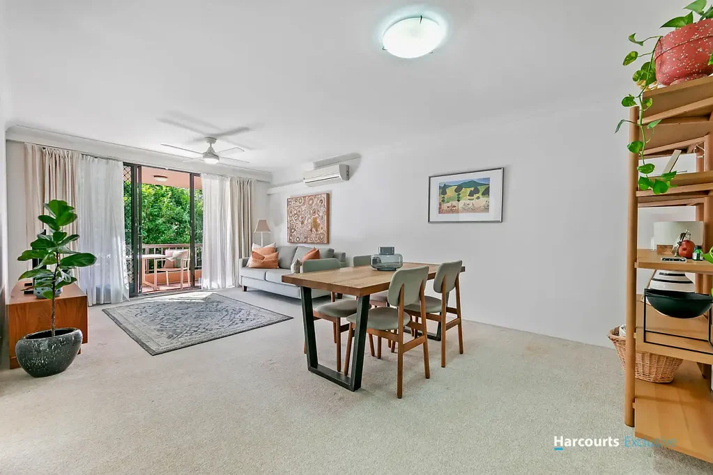 Carlingford 2 Bedroom Full Brick Apartment Close To Everything!