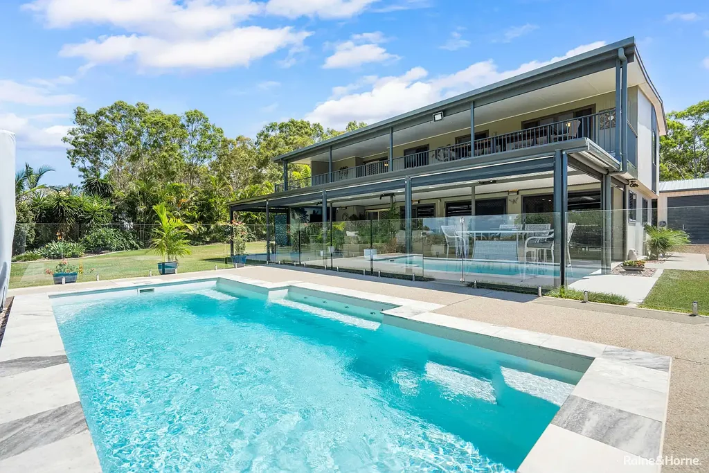 Booral 6房  Landmark Coastal Holding | Hervey Bay