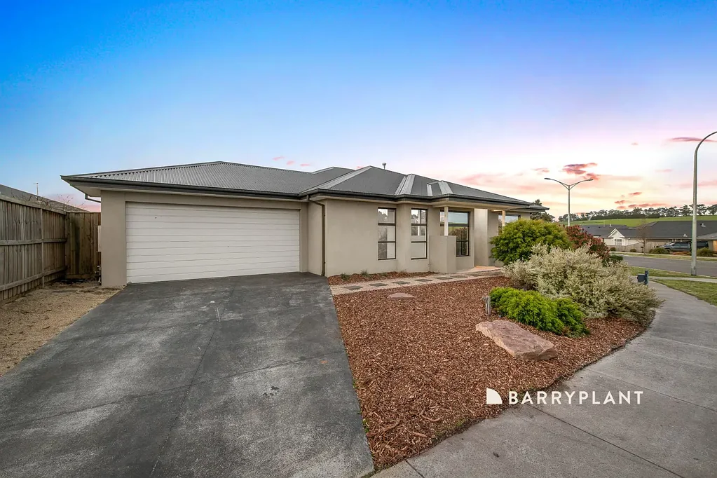 Drouin 4房  Modern Family Living with Parkside Appeal