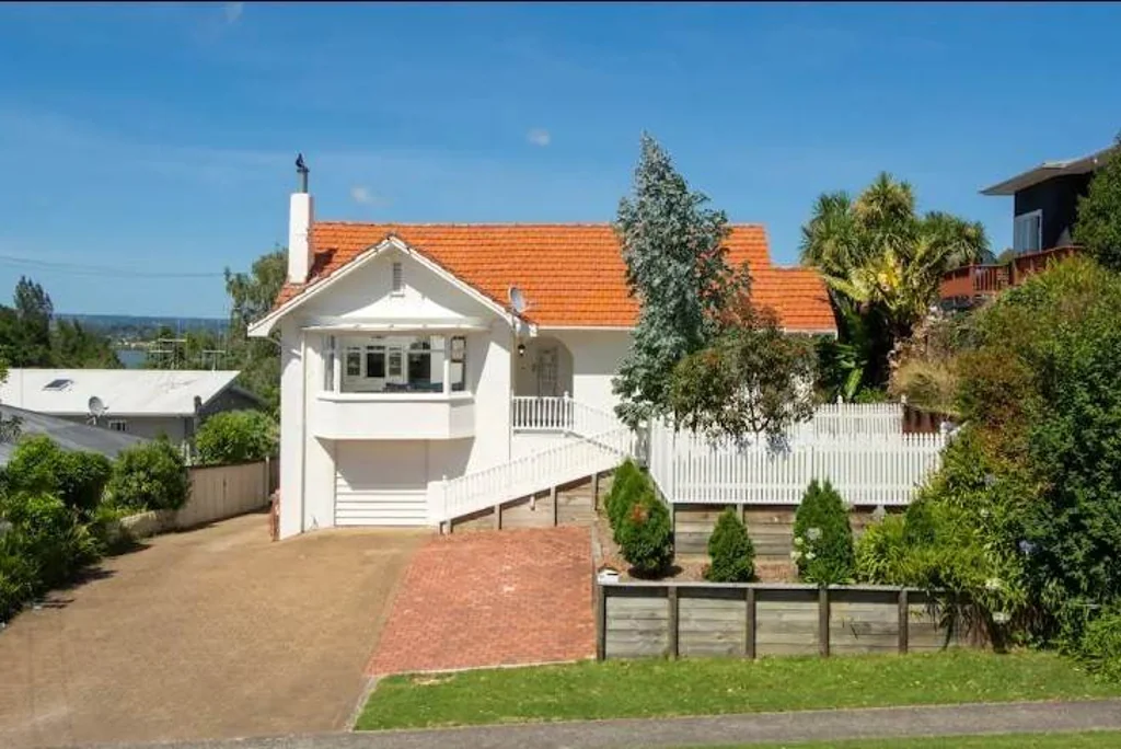 Spacious Family Home - FULLY FURNISHED