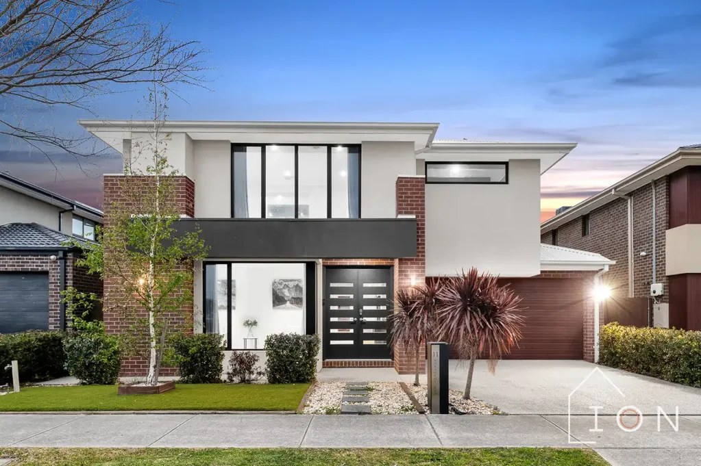 11 Monument Boulevard, Clyde North, VIC 3978
