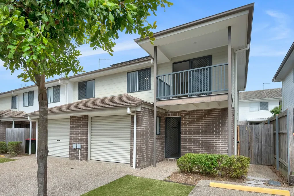 Wishart 3 Bedroom Rare Opportunity: Spacious Townhouse in Mansfield State School Catchment!