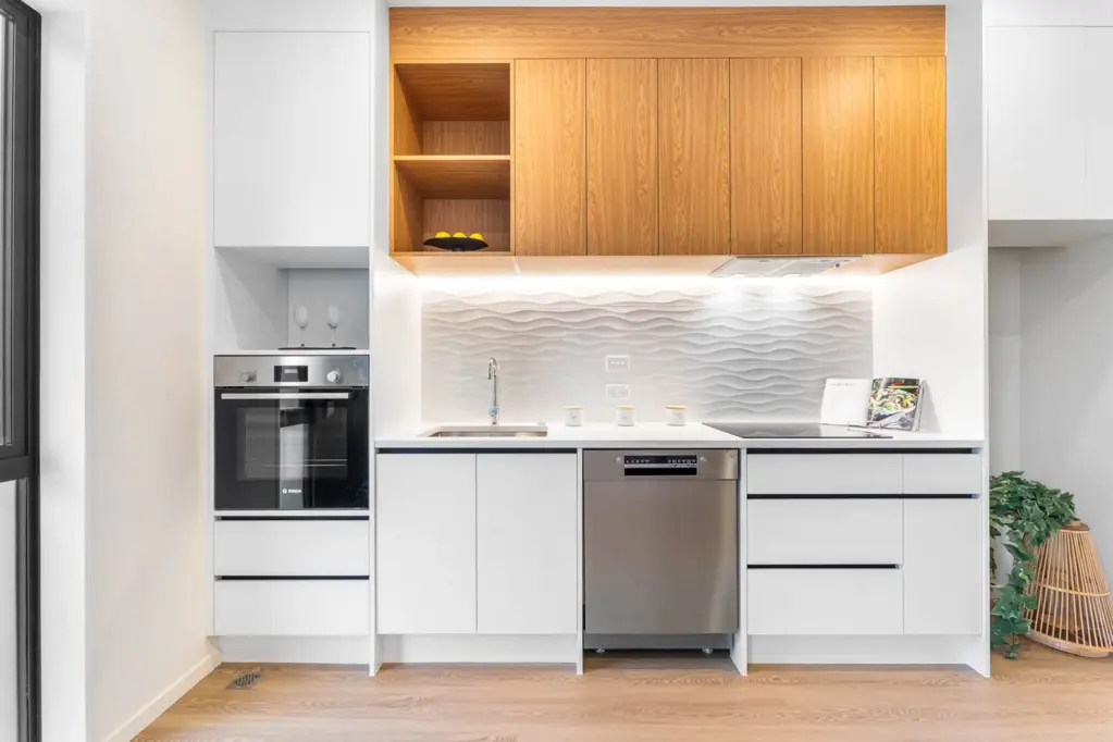 Henderson 2Kwarto Smart, Stylish & Central!