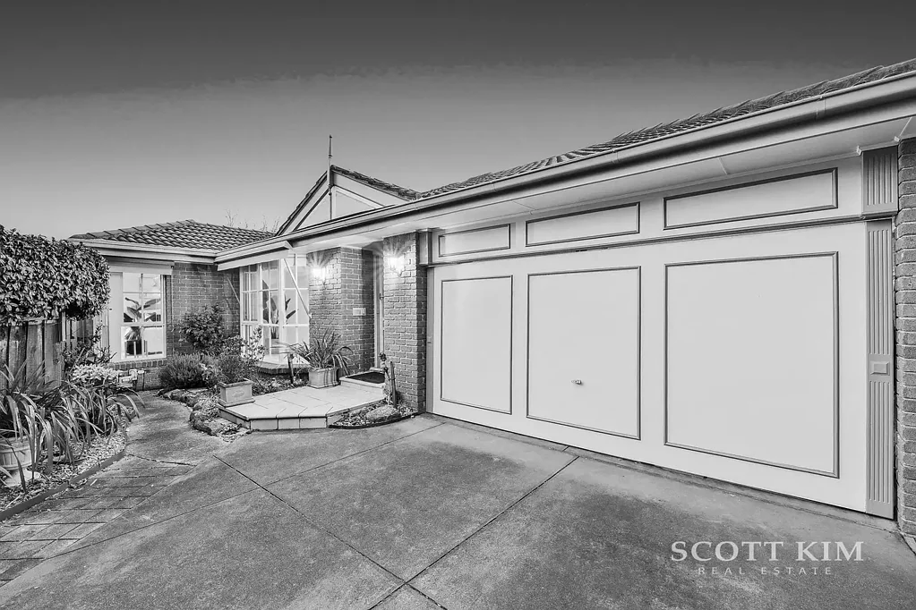 Mount Waverley 3 Bedroom Freestanding Family Living With No Body Corporate