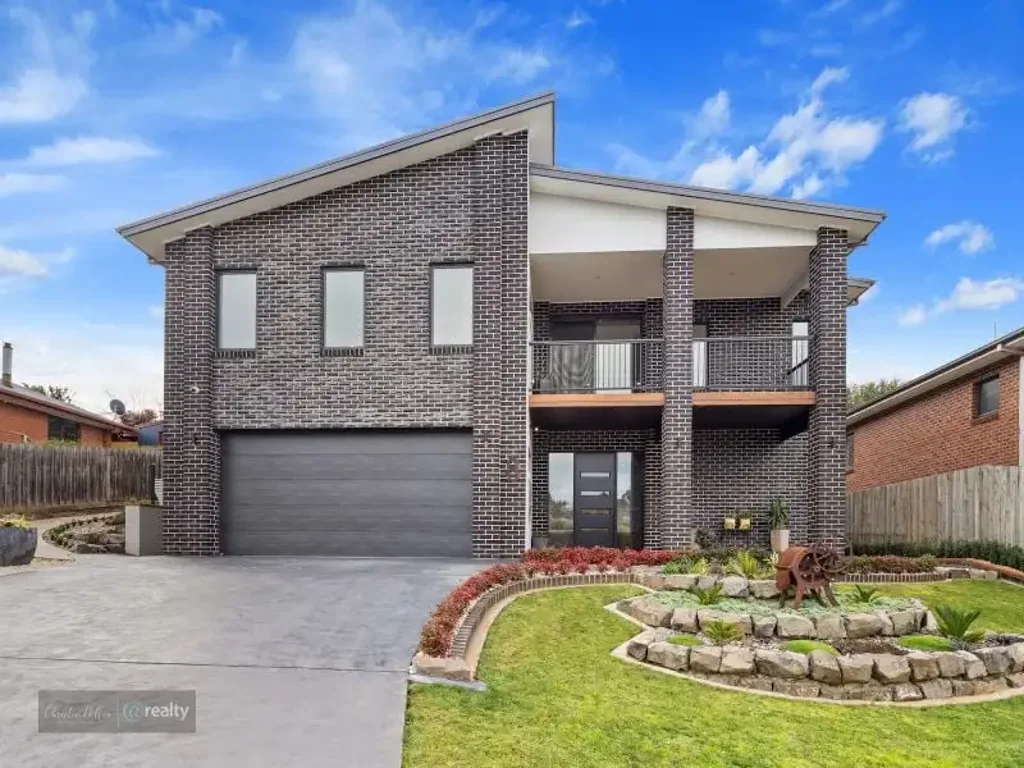Leongatha 5ਬੈੱਡਰੂਮ When only the best will do. Option of dual occupancy.